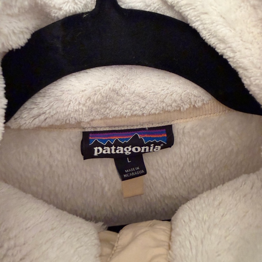 Patagonia White Fleece Pullover Sweatshirt - Picture 3 of 5